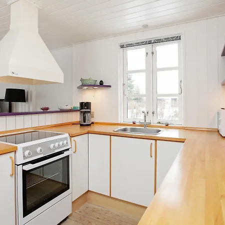 Two-bedroom Holiday In Vaeggerlose 30 *